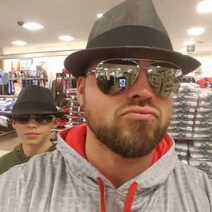 Meet your Posher, Dustin